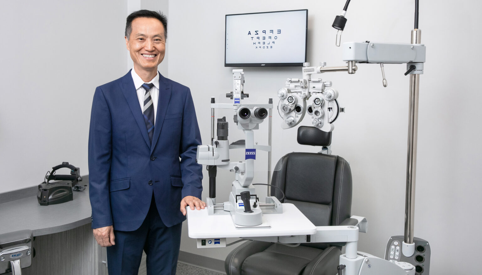 Stephen Y. LEE, MD - Lee Vision Associates